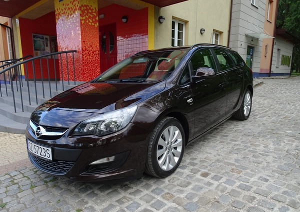 Opel Astra cena 35900 przebieg: 151000, rok produkcji 2014 z Gliwice małe 781